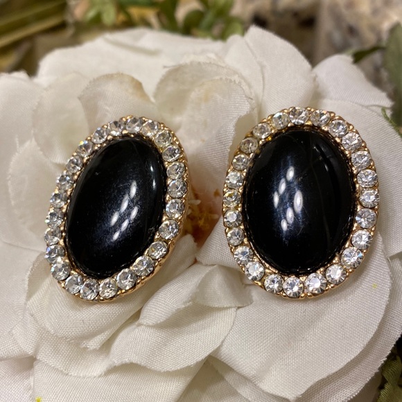 Jewelry - Vintage pierced earrings w/sparkly rhinestones & black plastic center EUC